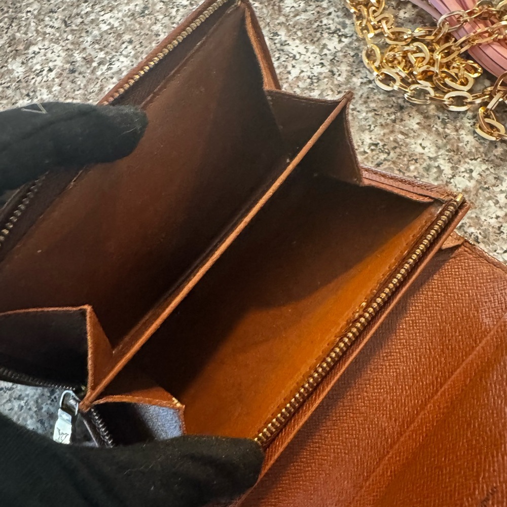 Louis Vuitton Monogram Porte Monnaie
Billets Tresor Bifold Wallet & insert - Picture 10 of 17